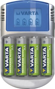 Ładowarka LCD do 4 akumulatorów AA/AAA z 4 bateriami AA 2700mAh, adapterem 12V, kablem USB VARTA