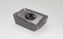 3M AXKT 2006PDTR IC928-MILL2000 Heavy duty design: dovetail section shape, helical cutting edge and positive rake angle. Enable a secure clamping and high durability in rough applications.